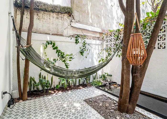 Private Oasis - Jacuzzi - Hammock - Water Feature Apartment *